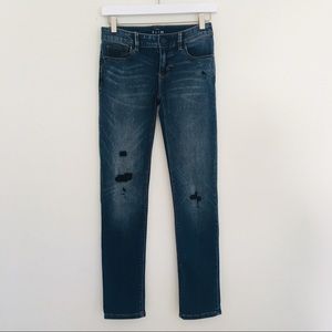 Distressed stretchable skinny jeans